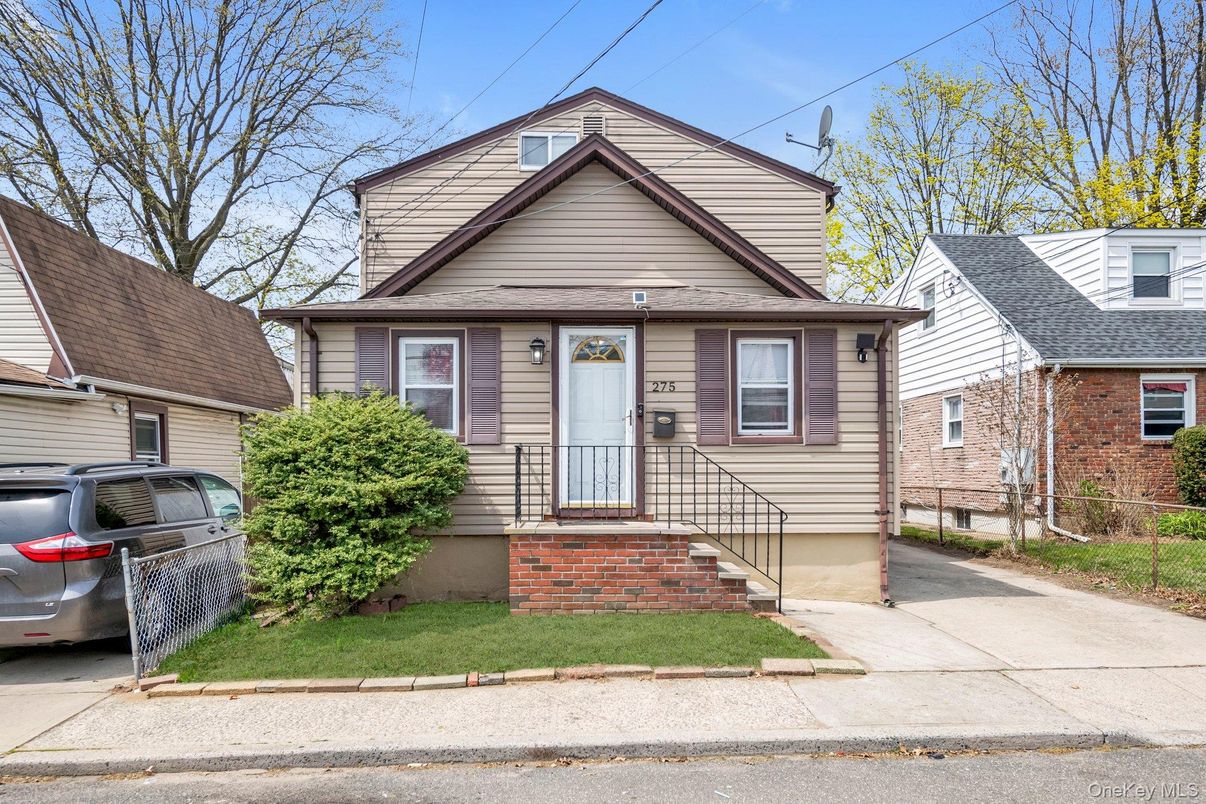 Exterior, Facade, Brick Facade, Cape Cod