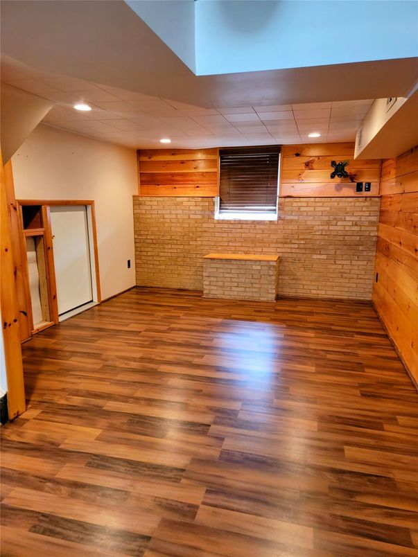 Empty room, Interior, Recessed Lighting, Wood Texture Flooring, Wooden Walls