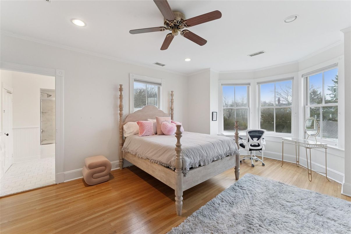 Bedroom, Home Office, Interior, Recessed Lighting, Wood Texture Flooring