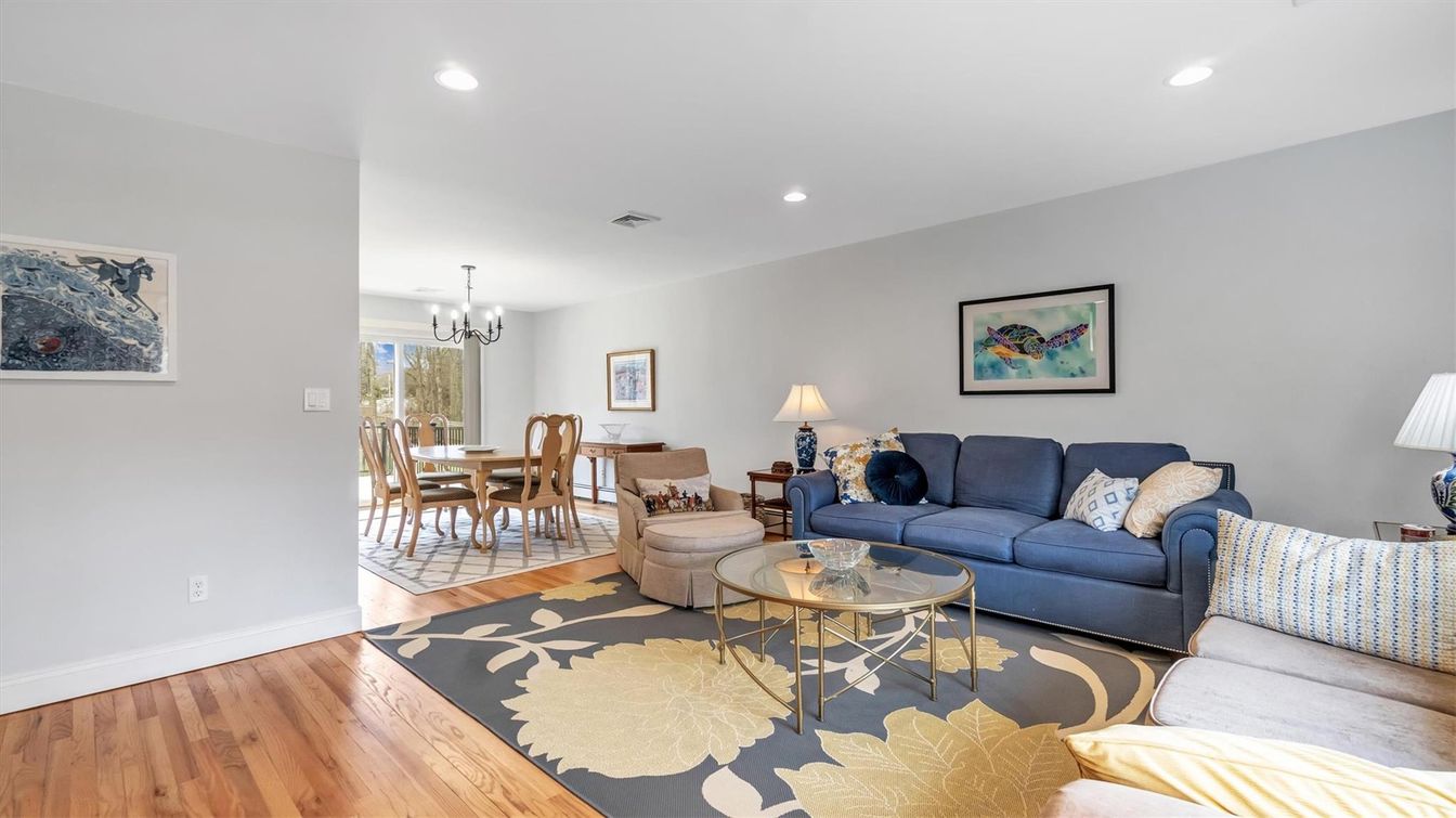 Chandelier, Dining room, Interior, Living room, Recessed Lighting, Wood Texture Flooring