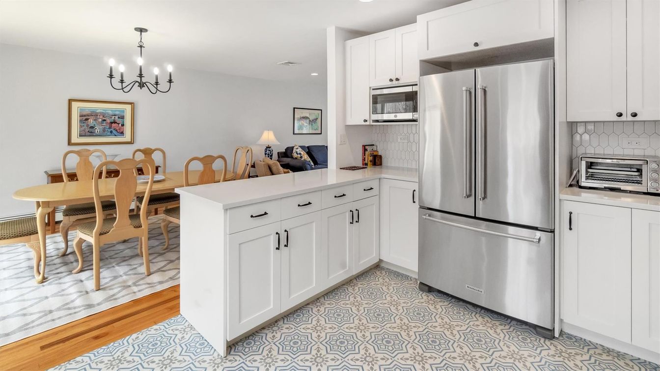 Chandelier, Dining room, Interior, Kitchen, Recessed Lighting, Stainless Steel Appliances