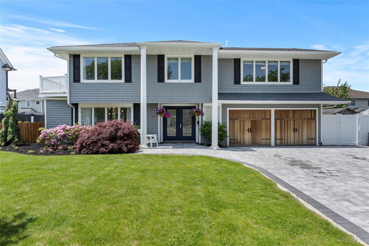 Attached, Exterior, Facade, Raised Ranch
