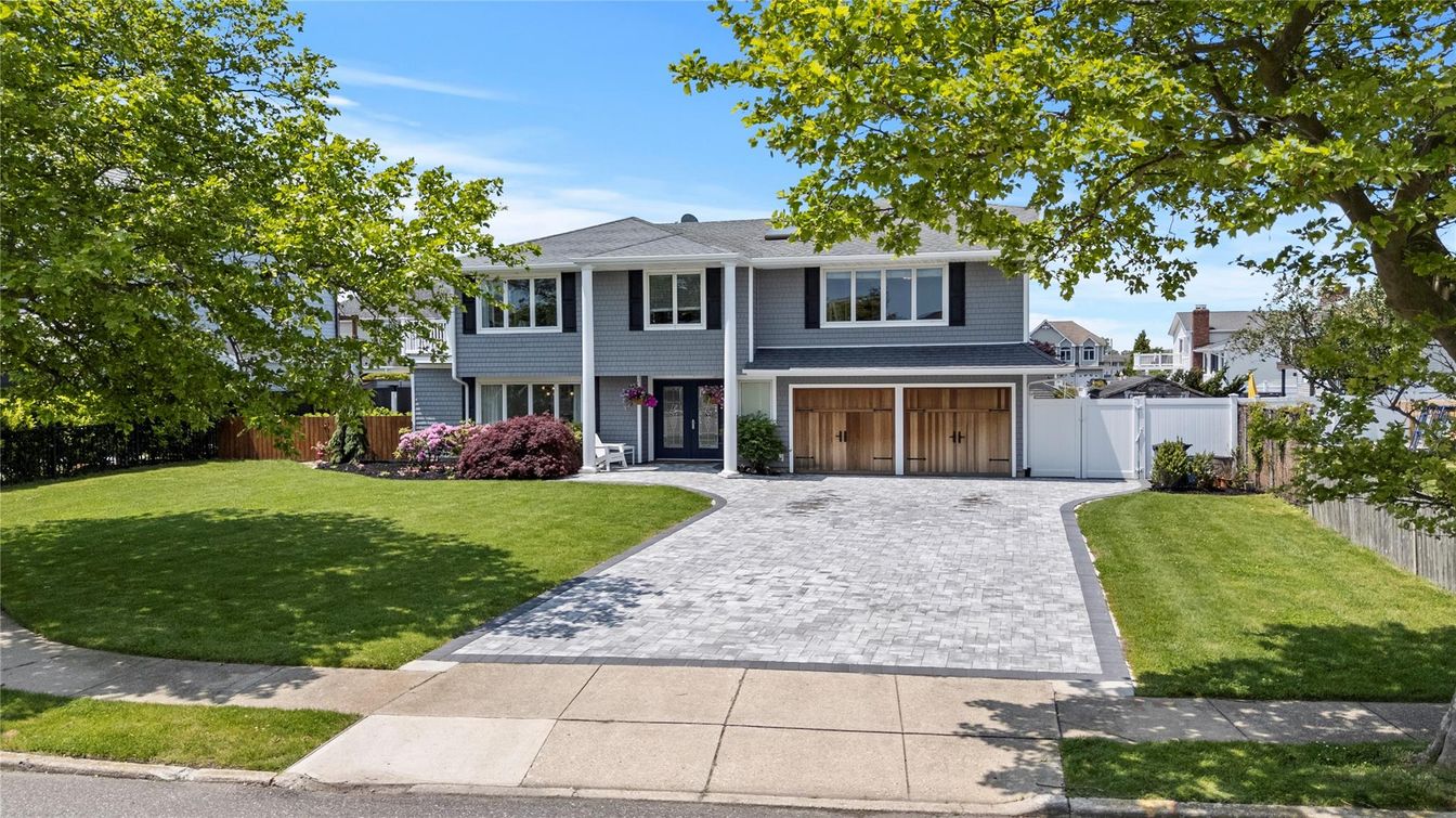 Attached, Exterior, Facade, Raised Ranch