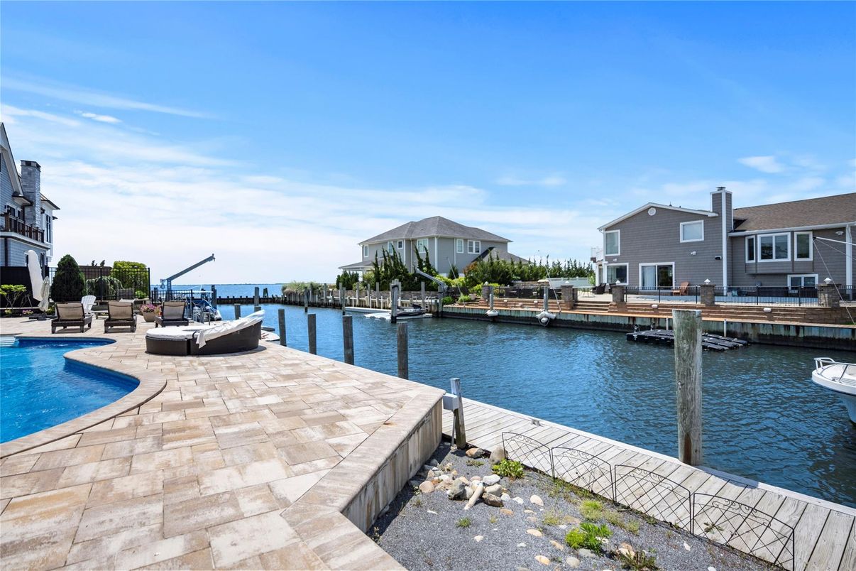 Exterior, Pool, Water
