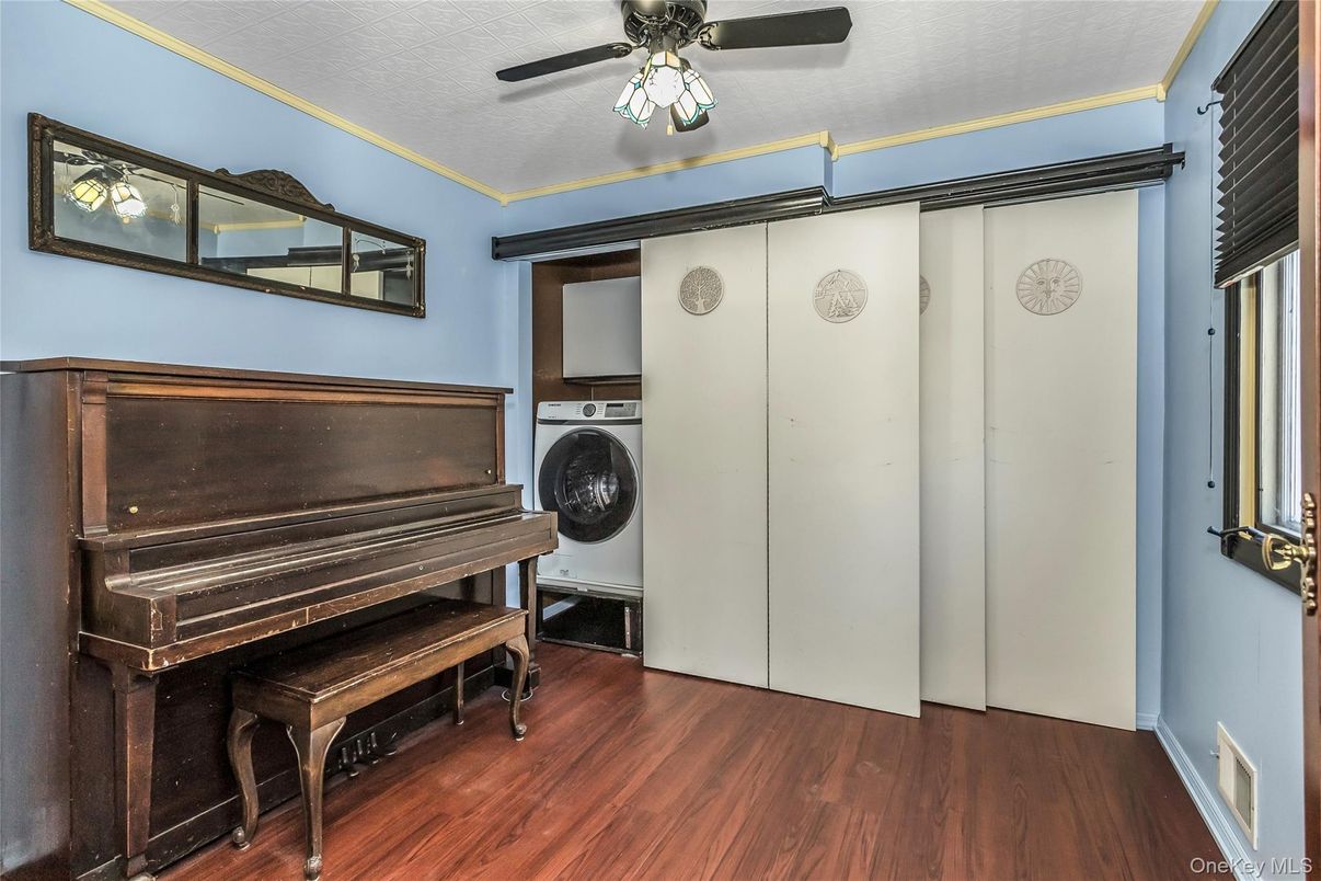 Interior, Piano, Washer, Wood Texture Flooring