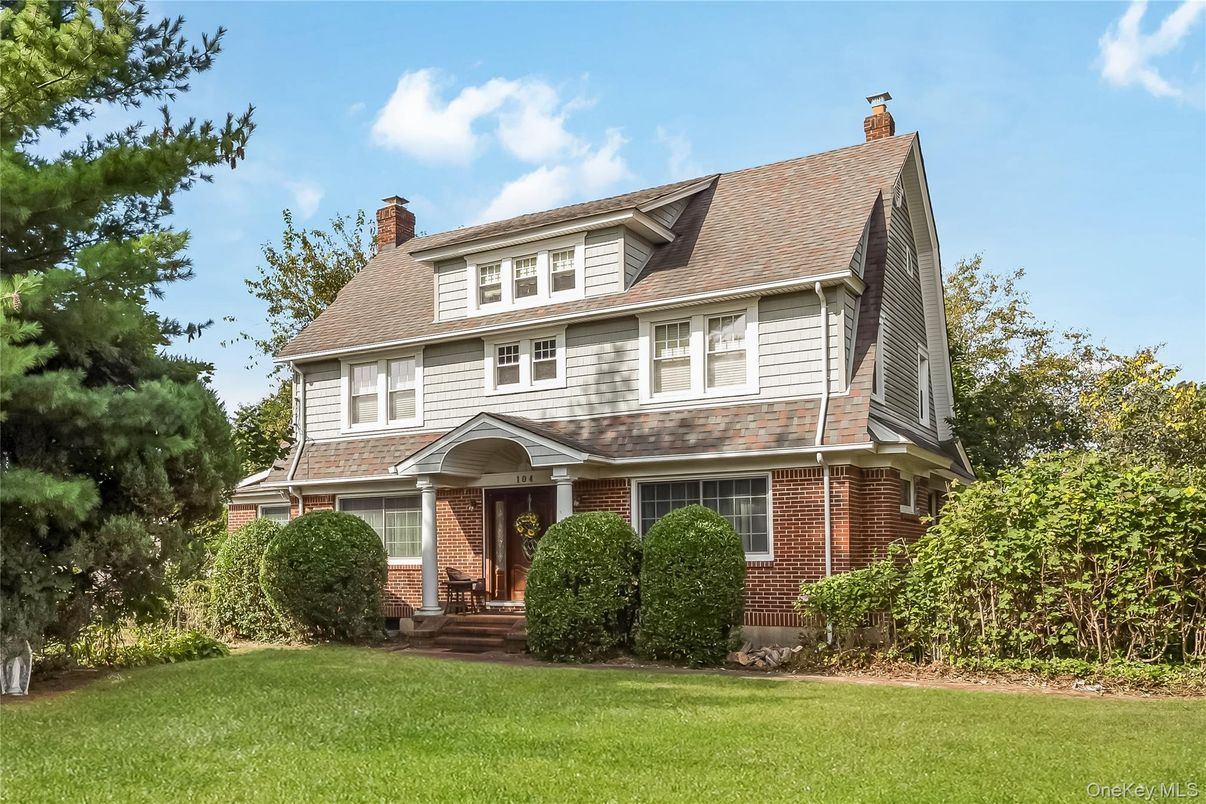 Exterior, Facade, Brick Facade, American Foursquare