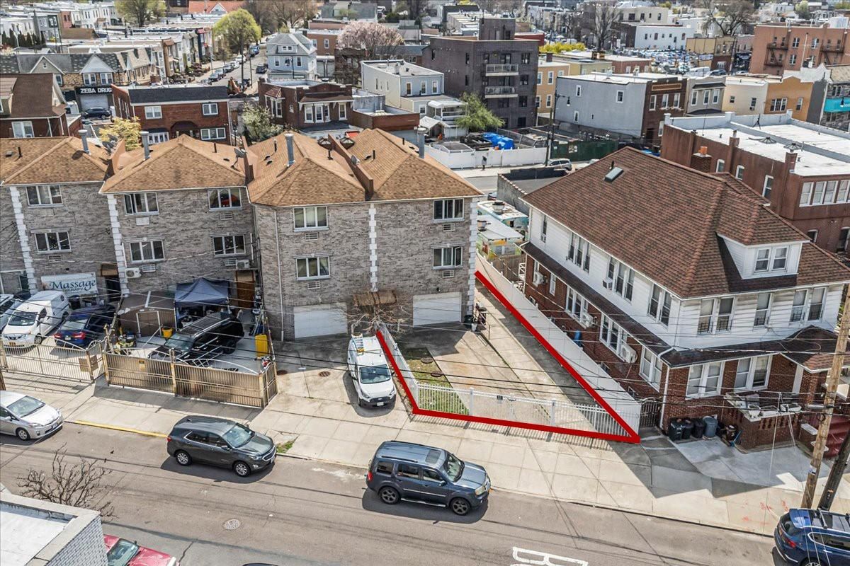 Exterior, Drone