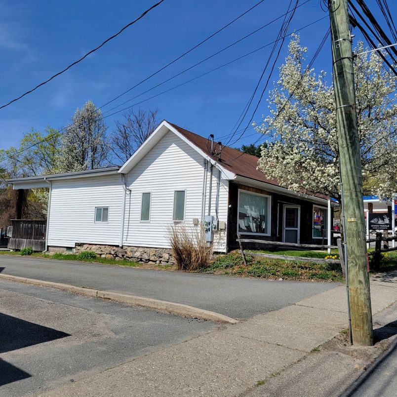 Exterior, Facade, Cape Cod
