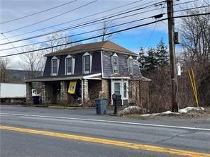 Exterior, Facade, Rowhouse