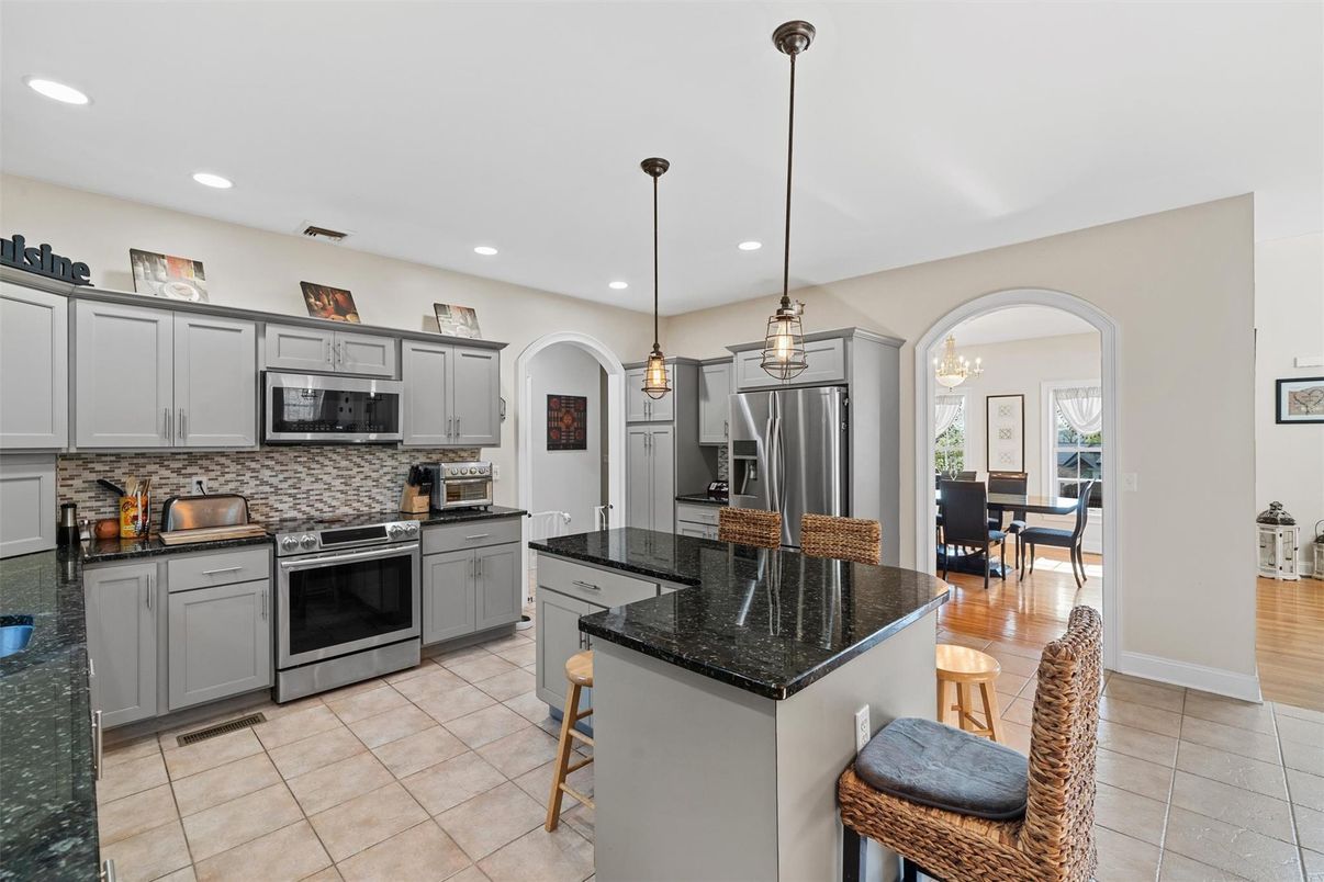 Dining room, Interior, Kitchen, Pendant Lights, Recessed Lighting, Stainless Steel Appliances