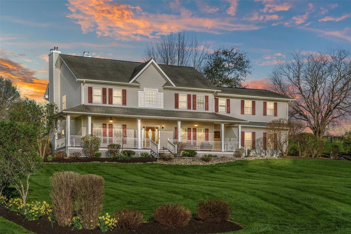 Exterior, Facade, Farmhouse