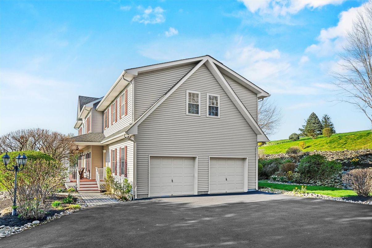Attached, Exterior, Facade, Farmhouse
