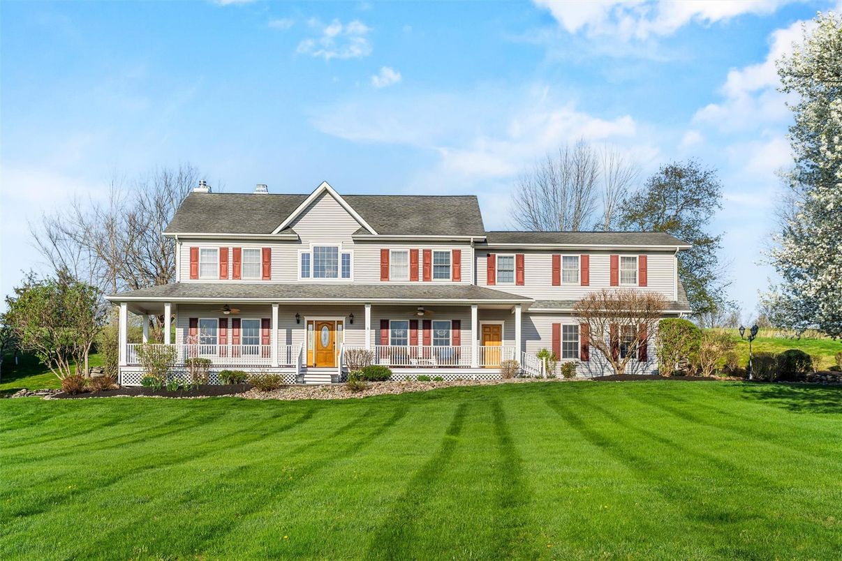 Backyard, Exterior, Facade, Farmhouse