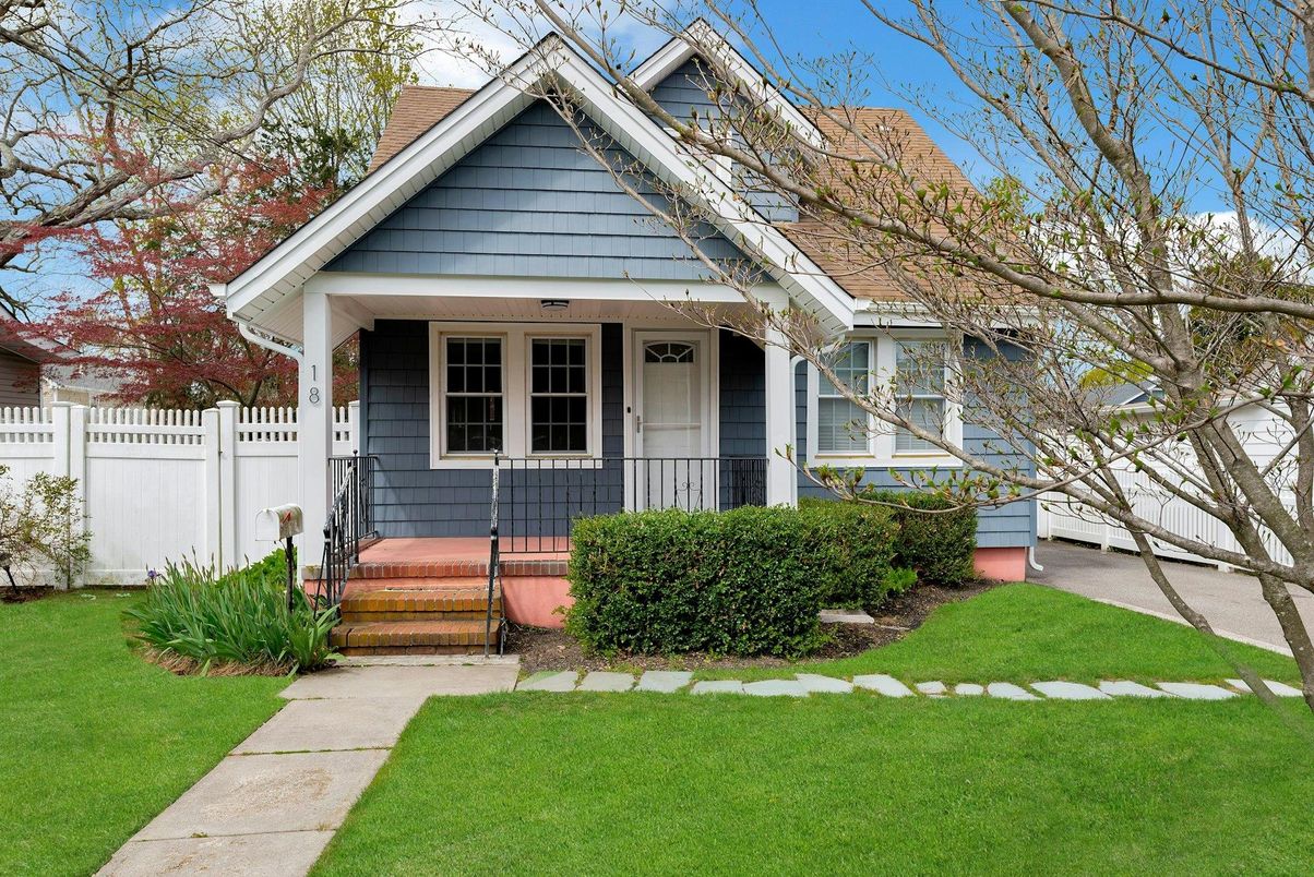Exterior, Facade, American Craftsman