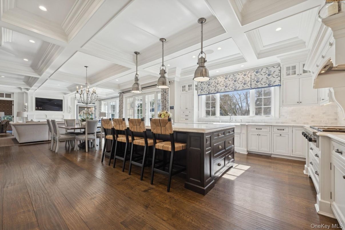 Chandelier, Dining room, Interior, Kitchen, Pendant Lights, Recessed Lighting, Wood Texture Flooring
