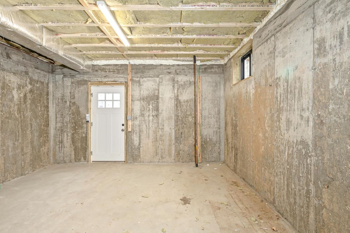 Empty room, Interior, Wooden Beams