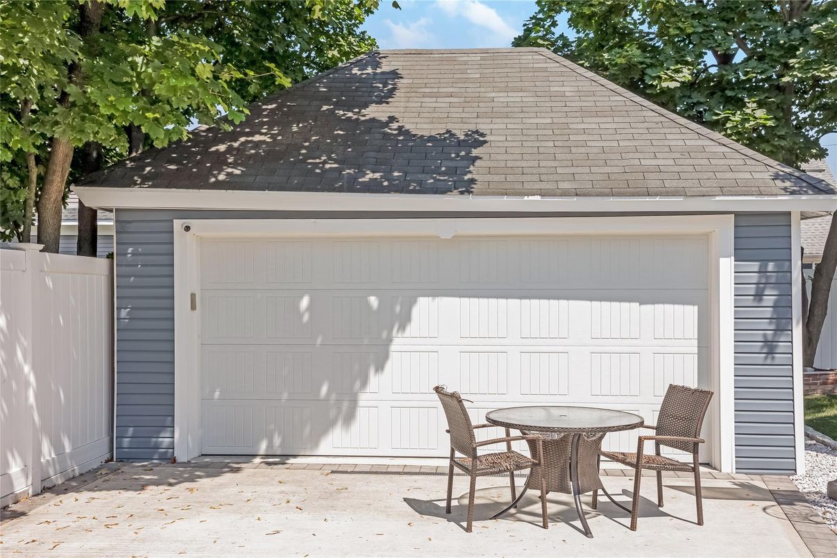 Detached Garage, Exterior