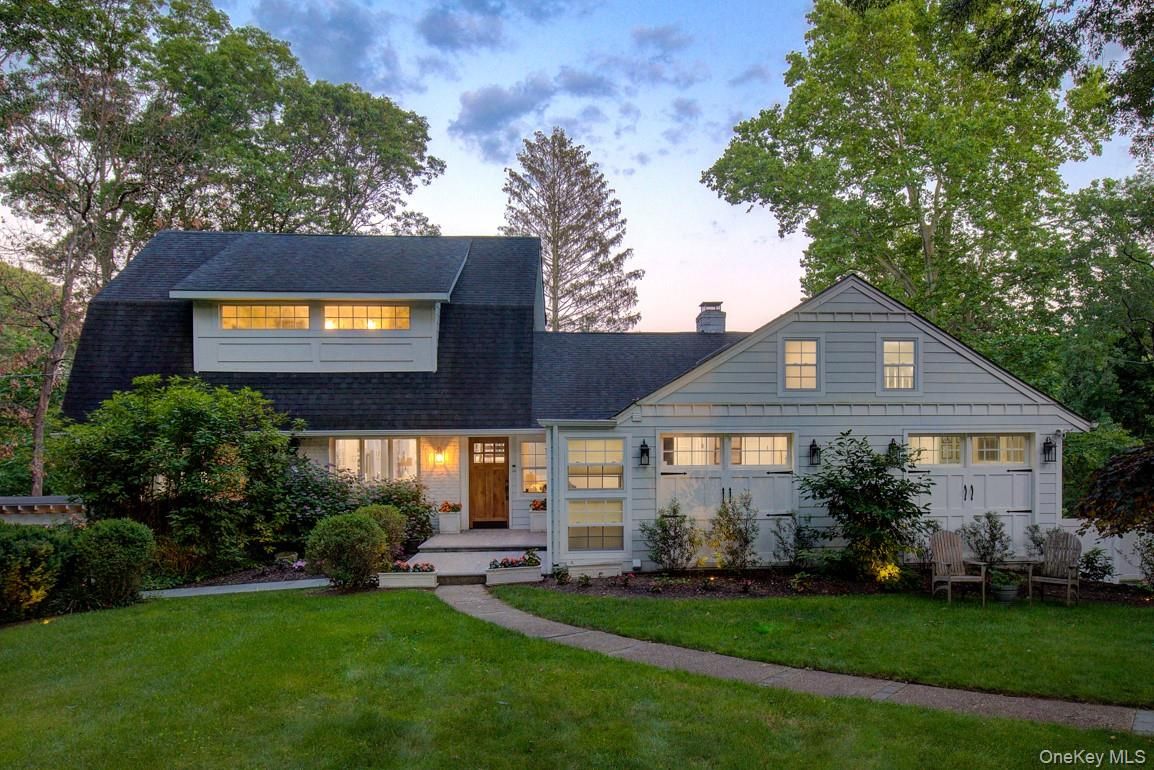 Attached, Exterior, Facade, Farmhouse