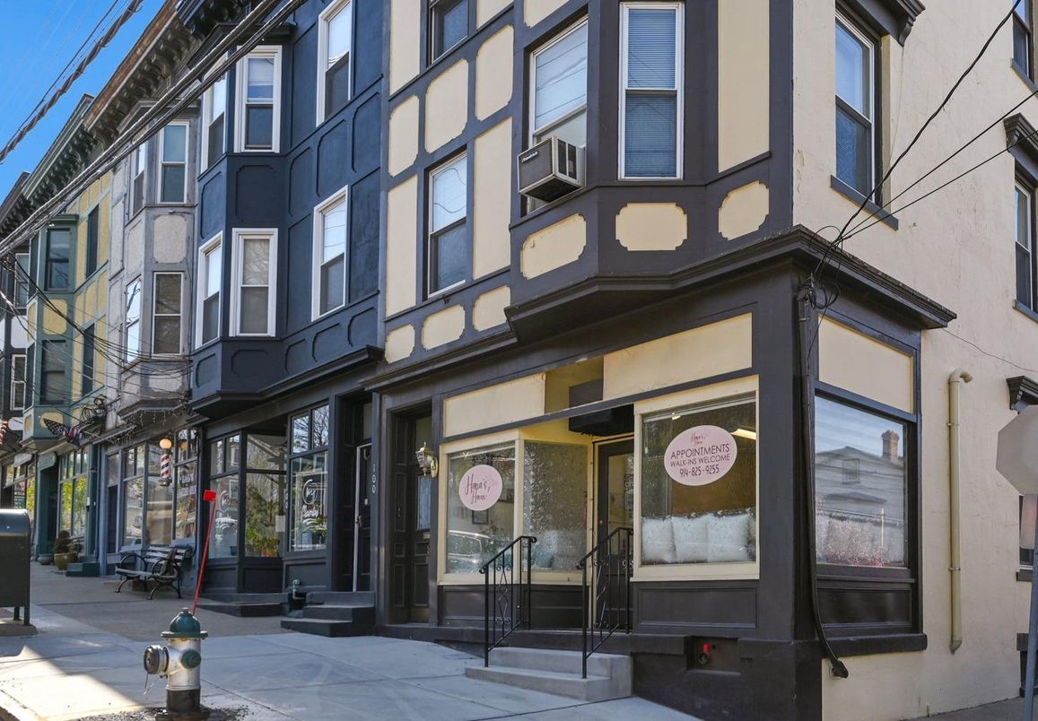 Exterior, Facade, Brownstone