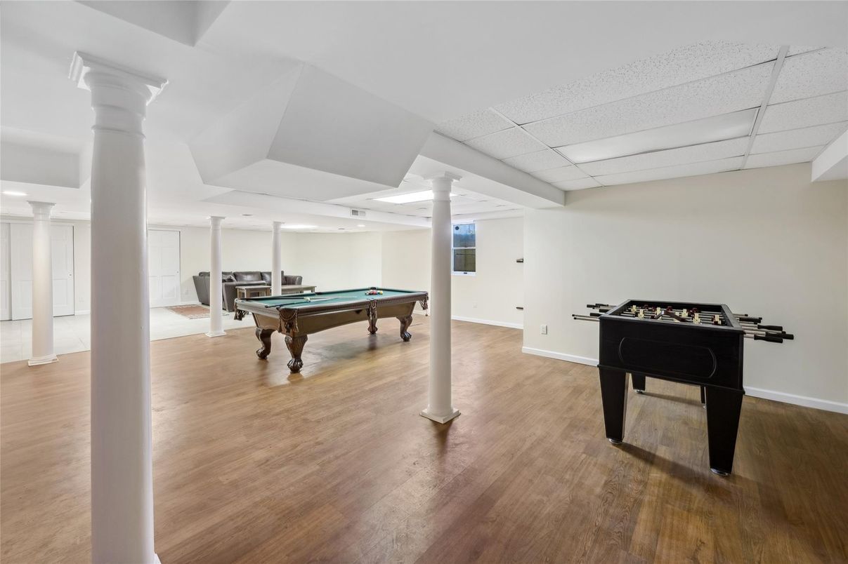 Billiard Table, Game Room, Interior, Piano, Wood Texture Flooring