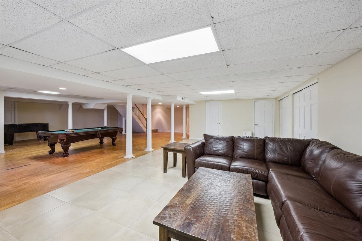 Billiard Table, Game Room, Interior, Living room, Recessed Lighting, Wood Texture Flooring