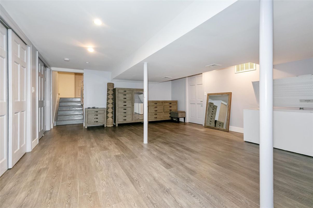 Interior, Recessed Lighting, Walk-in Closets, Wood Texture Flooring