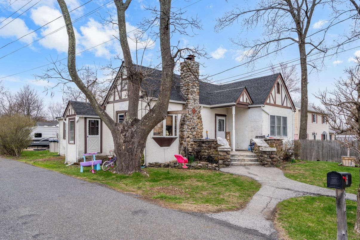 Exterior, Facade, Tudor Revival