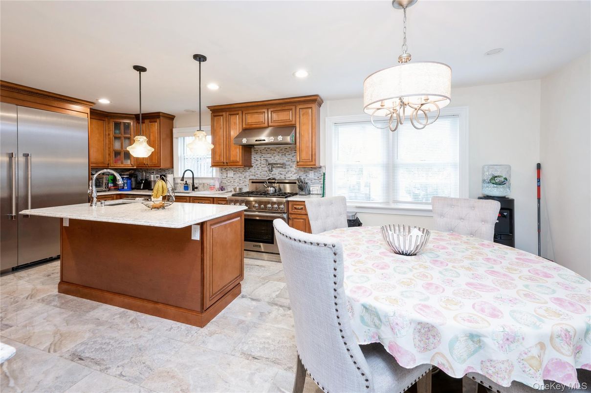 Chandelier, Dining room, Interior, Kitchen, Pendant Lights, Recessed Lighting, Stainless Steel Appliances