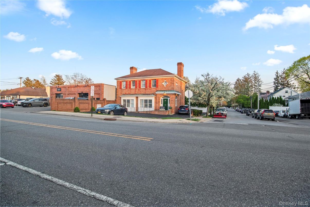 Exterior, Facade, None