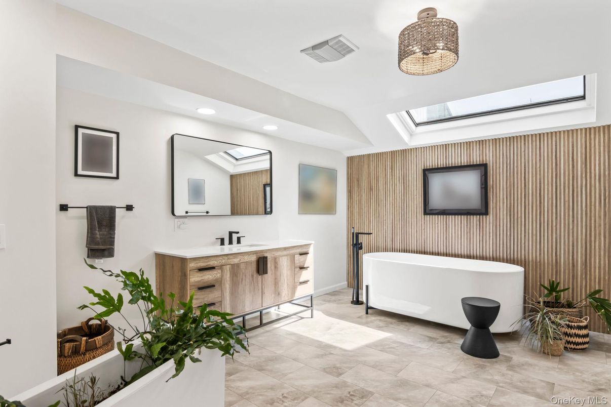 Bathroom, Dual Sink Vanities, Free Standing Baths, Interior, Recessed Lighting