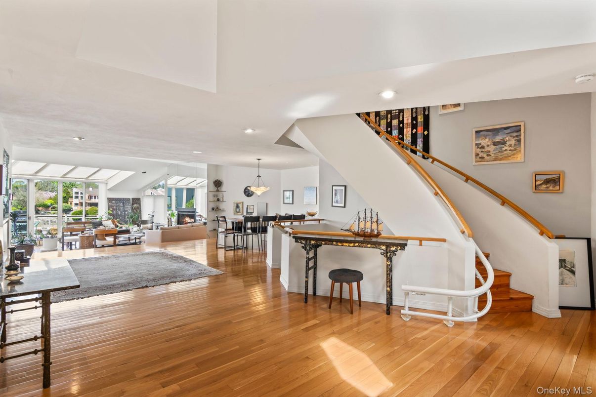 Dining room, Interior, Living room, Pendant Lights, Recessed Lighting, Wood Texture Flooring