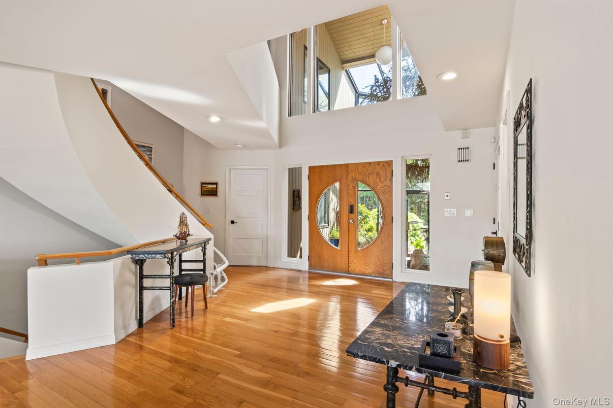 Interior, Recessed Lighting, Wood Texture Flooring