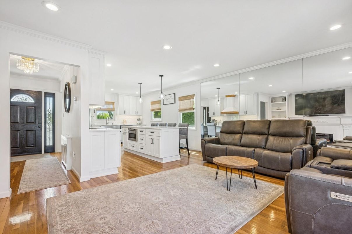 Interior, Kitchen, Living room, Pendant Lights, Recessed Lighting, Wood Texture Flooring