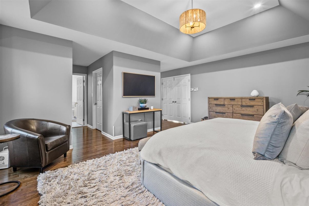 Bedroom, Interior, Pendant Lights, Wood Texture Flooring
