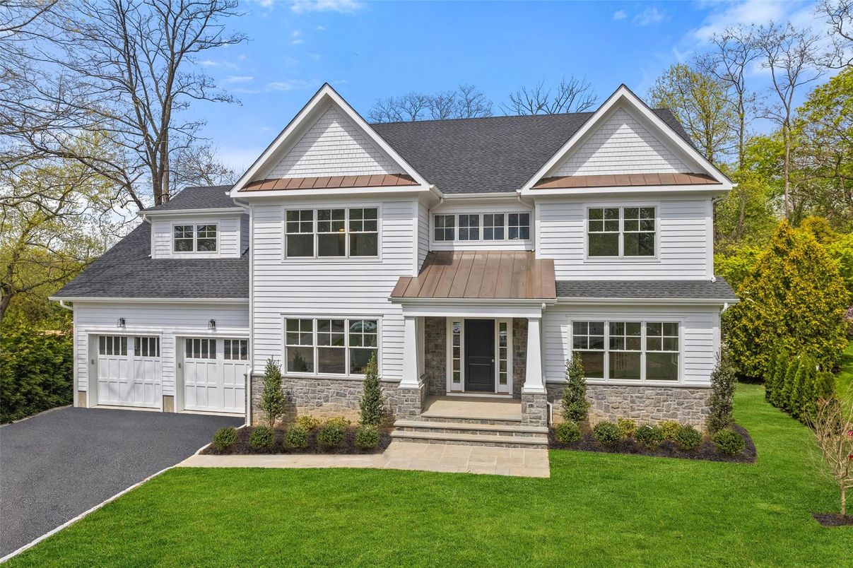 Attached, Exterior, Facade, Farmhouse