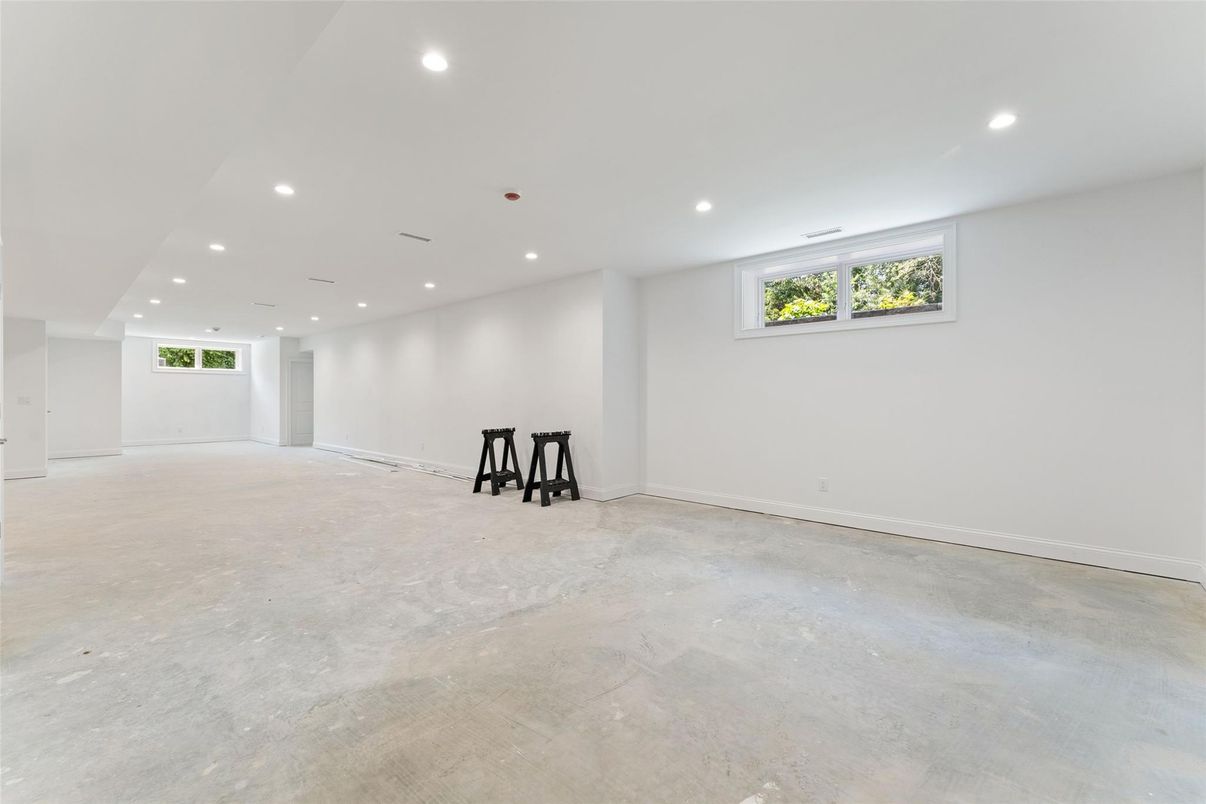 Empty room, Interior, Recessed Lighting