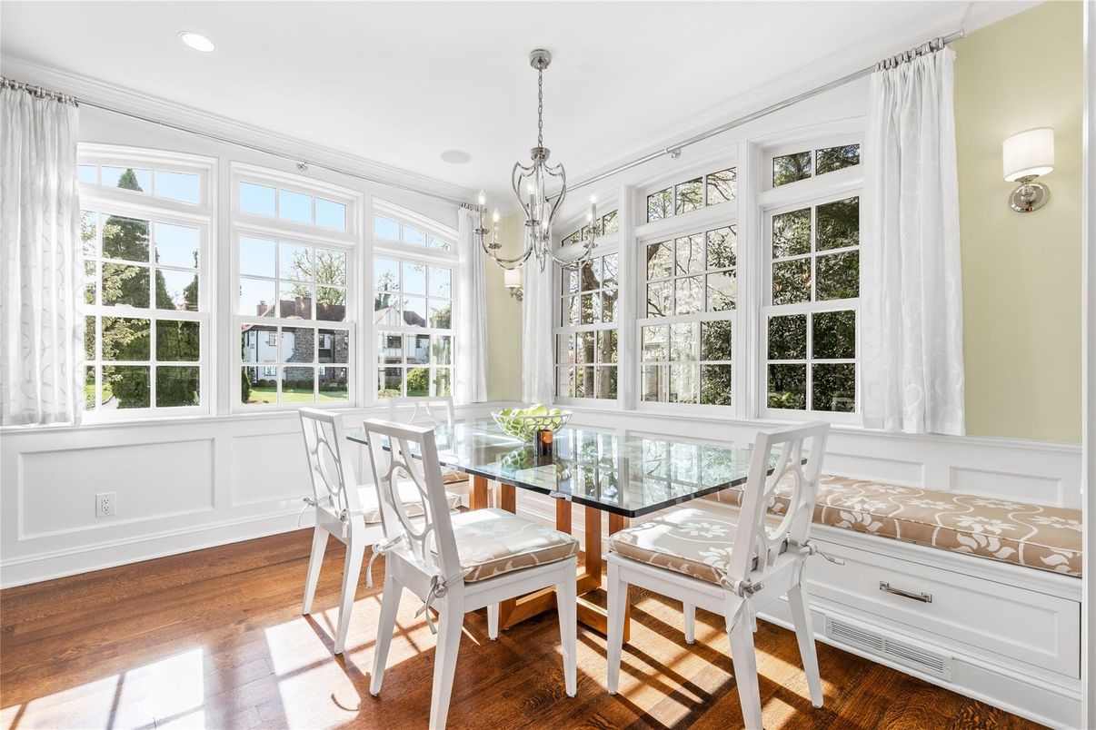 Chandelier, Dining room, Interior, Recessed Lighting, Wood Texture Flooring