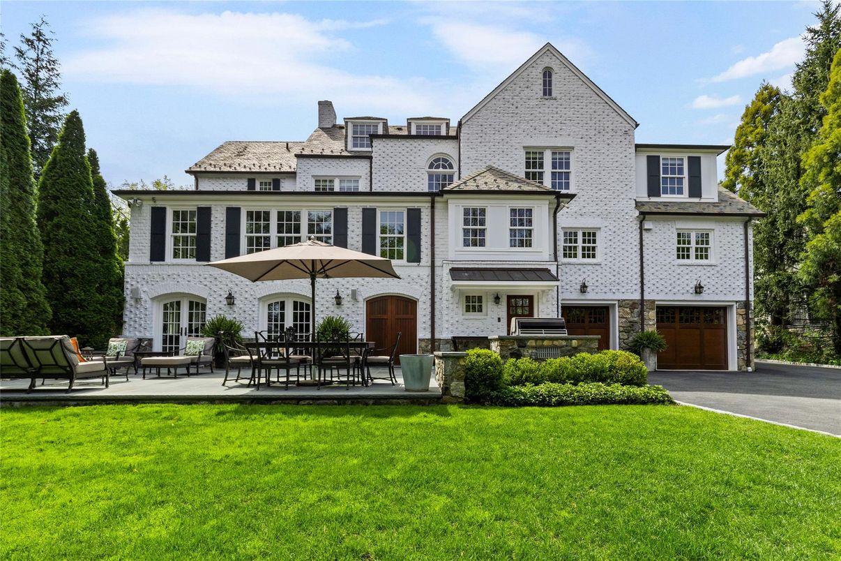 Attached, Exterior, Facade, Brick Facade, Rowhouse