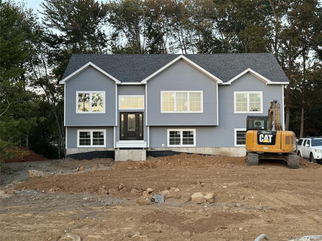 Attached, Exterior, Facade, Raised Ranch