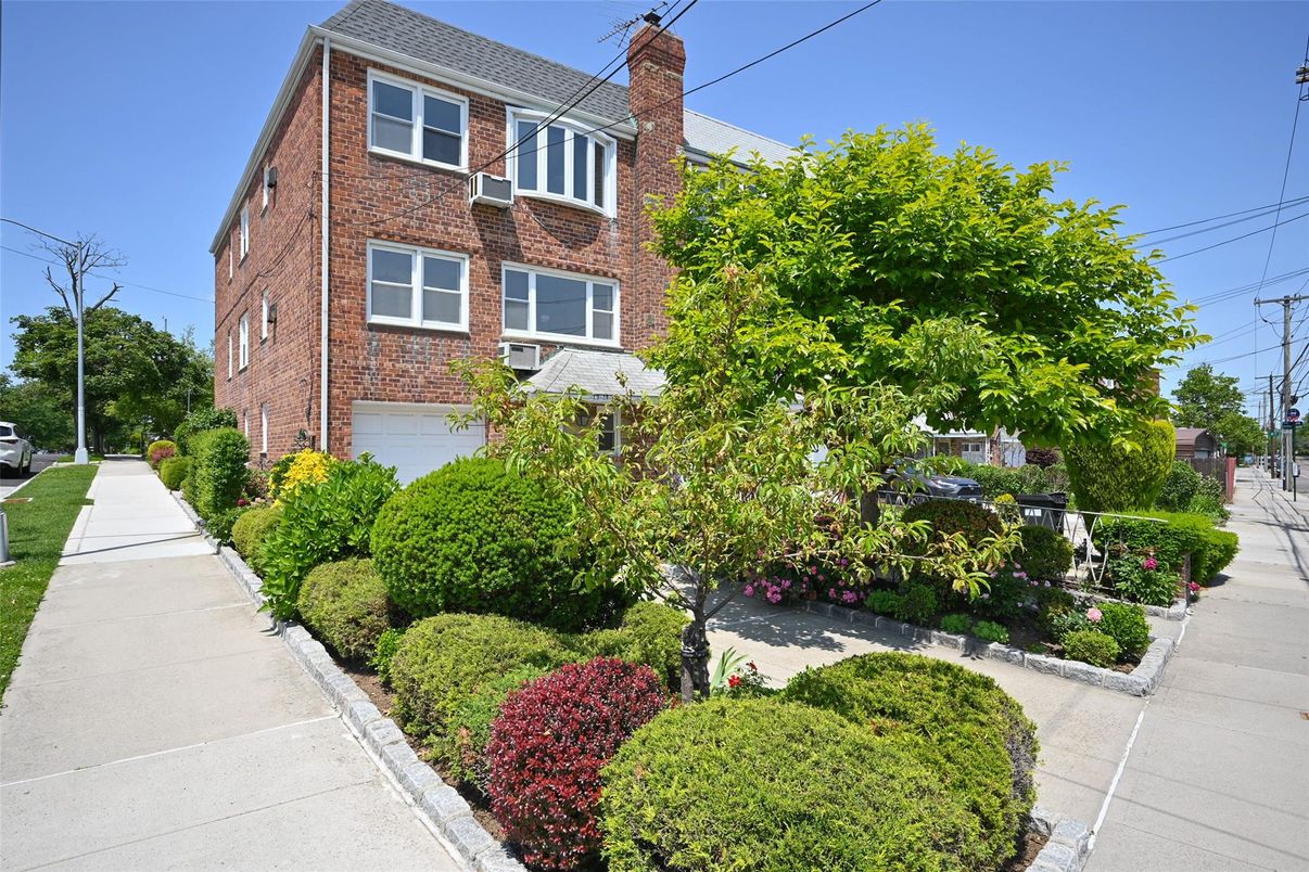 Attached, Exterior, Facade, Brick Facade, Tudor Revival