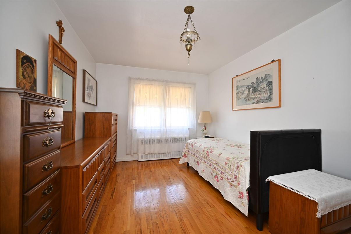 Bedroom, Interior, Pendant Lights, Wood Texture Flooring