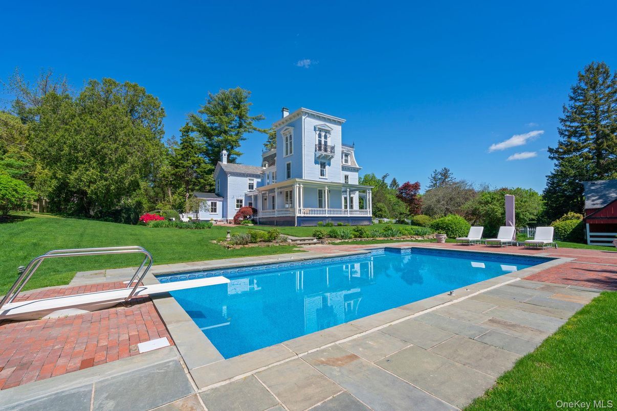 Exterior, Pool