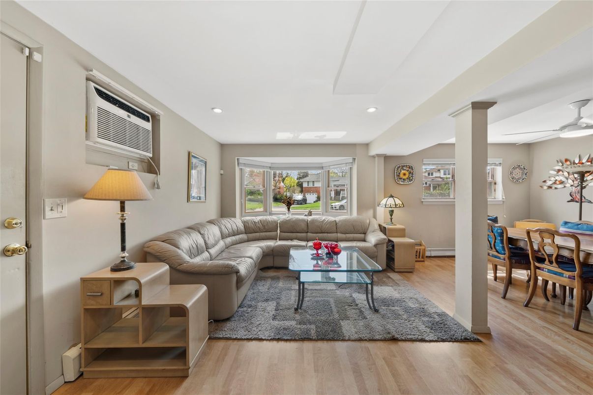 Dining room, Interior, Living room, Recessed Lighting, Wood Texture Flooring