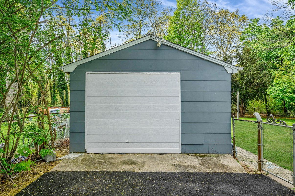 Detached Garage, Exterior