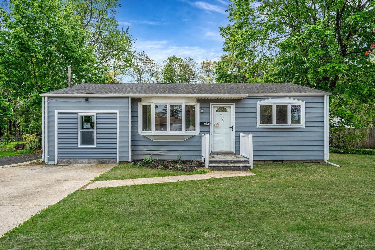 Exterior, Facade, Cape Cod