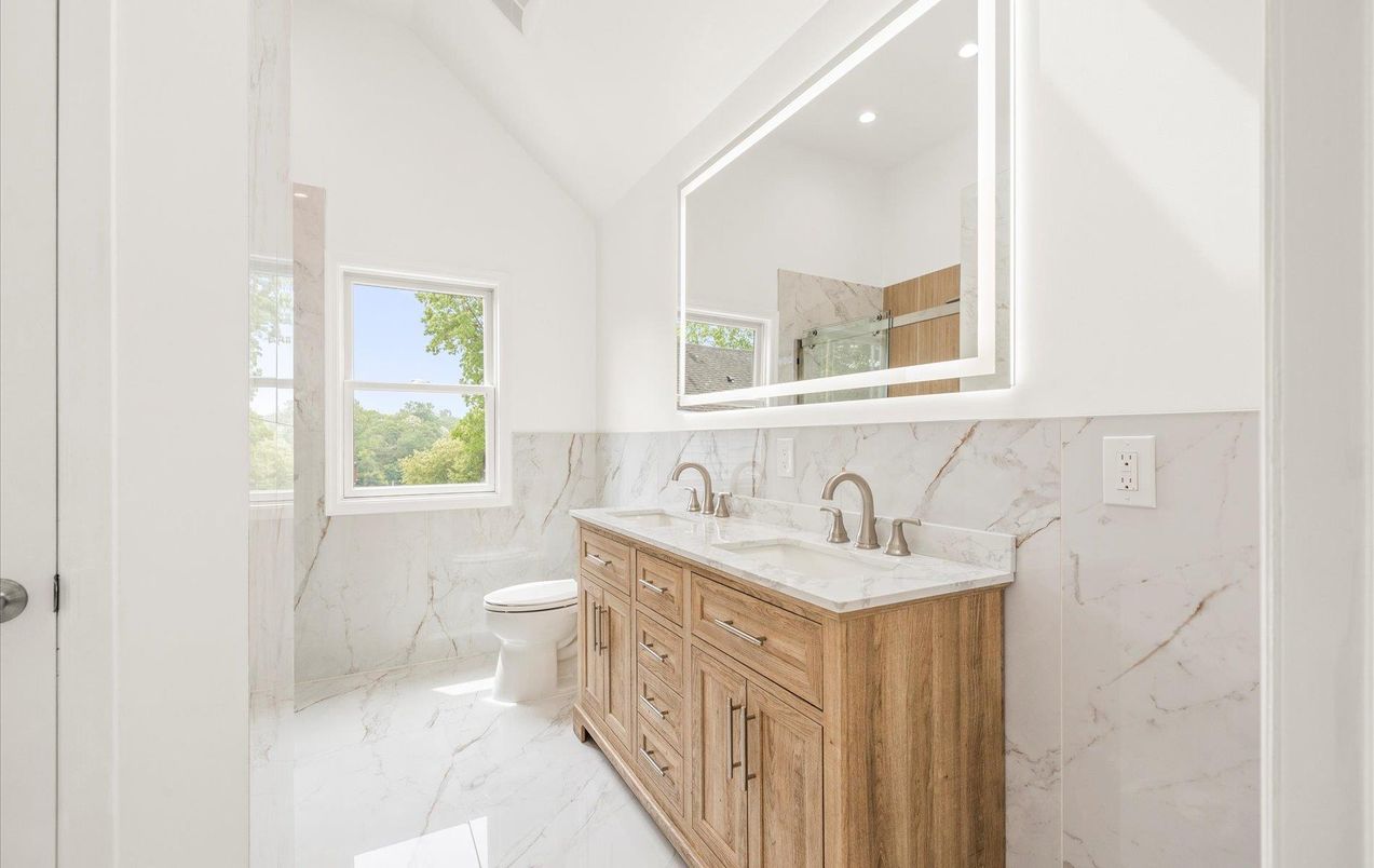 Bathroom, Interior, Marble, Marble Walls, Recessed Lighting