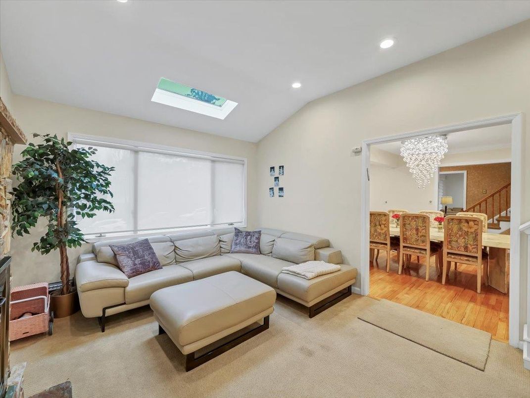 Chandelier, Dining room, Interior, Living room, Recessed Lighting, Wood Texture Flooring