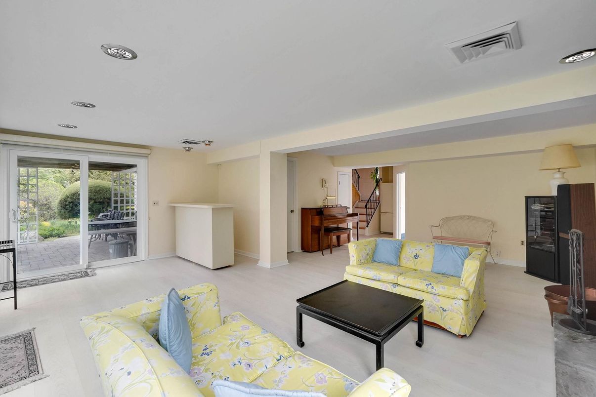 Interior, Living room, Piano, Recessed Lighting