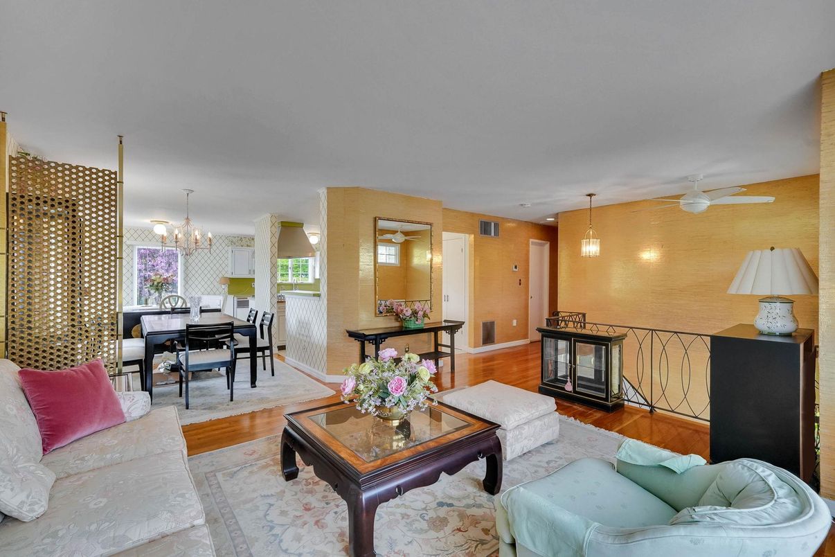 Chandelier, Dining room, Interior, Living room, Pendant Lights, Wood Texture Flooring