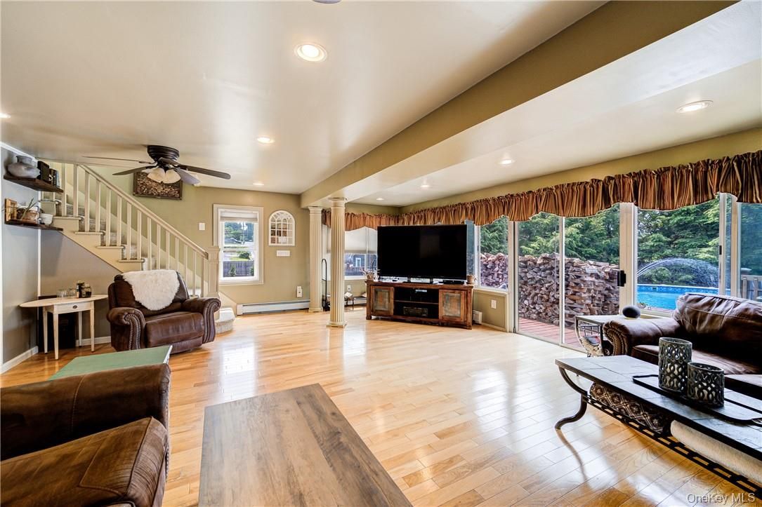 Interior, Living room, Recessed Lighting, Wood Texture Flooring